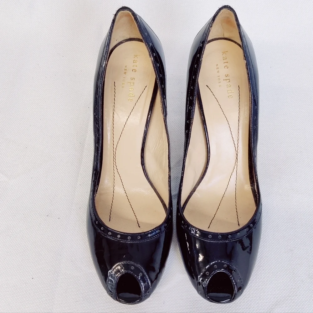 Kate Spade Peep Toe Black Patent Leather Heels Pumps Brogue Trim Sz 7.5 Italy - Picture 6 of 16